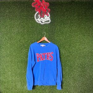 H&M PATHS CREWNECK SWEATSHIRT🔵
Size Large- True to Size🔴
9/10 Condition🔵